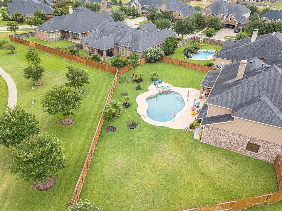 Are you looking for a fantastic five bedroom home with an incredible backyard offering pool/spa, play area and privacy? Look no further!