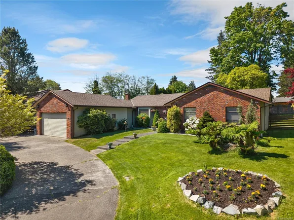1930 Gillian Pl, Campbell River, BC V9W 6B6