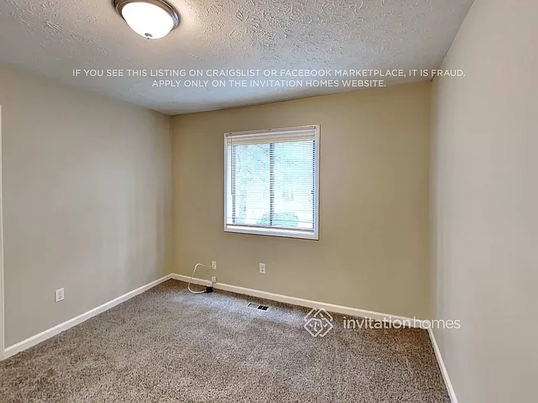 4026 Leicester Dr NE — Photo 15