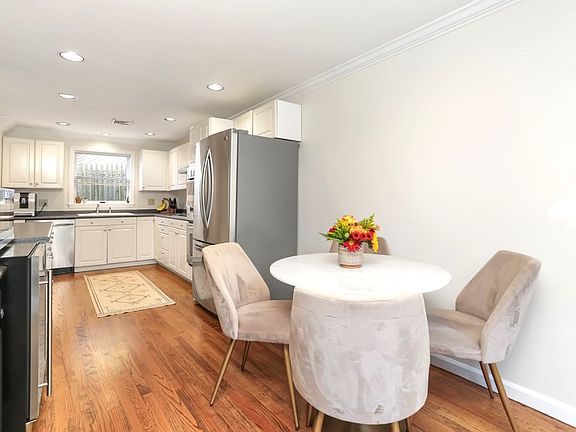 Eat-in Kitchen