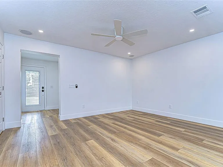 1205 W Hollywood St — Photo 21