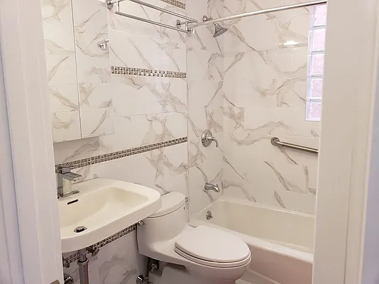 Rented by Rapid Realty Cobble Hill | media 7