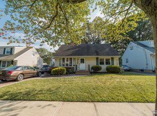 22 Reigate Rd, Bloomfield, NJ 07003