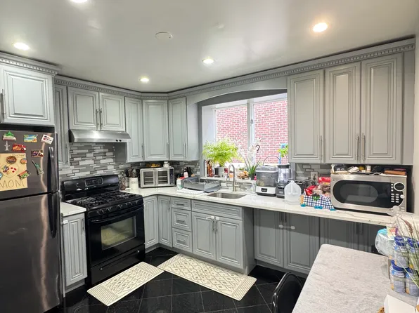 2067 Hering Ave #1A, Bronx, NY 10461