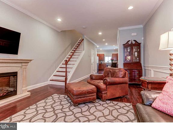 4th image of 326 McKean St
