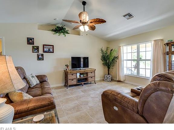 4th image of 812 NW 24th Ave