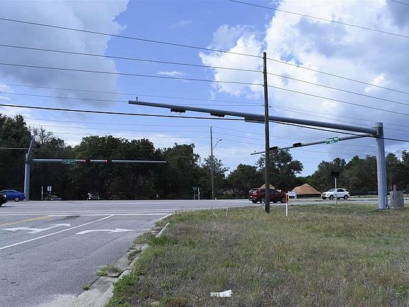4th image of 2831 Gulf Breeze Pkwy