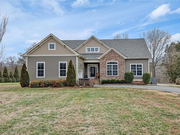 3rd image of 3393 Manor Oaks Dr