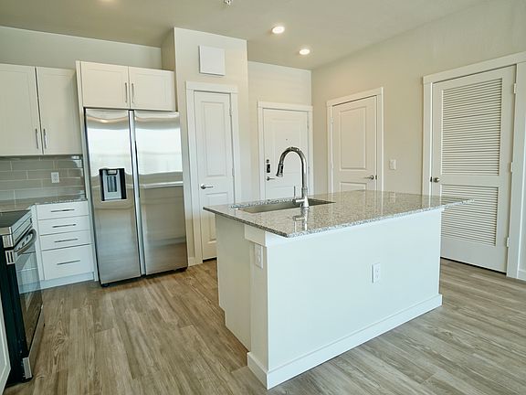 5th image of 184 Pheasant Ln #4512