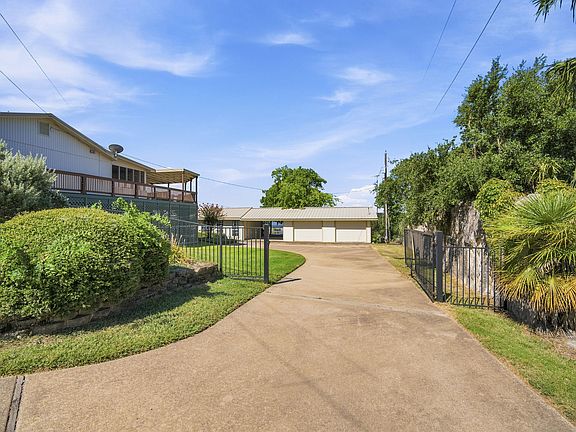 3rd image of 311 County Road 1710
