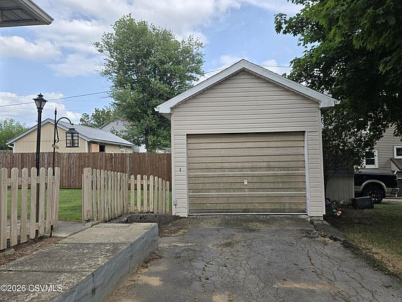 4th image of 120 6th St