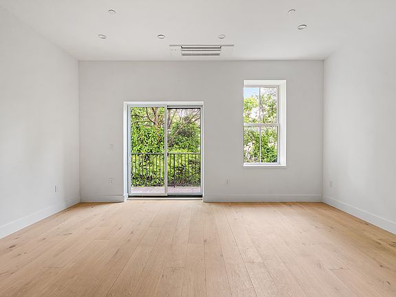 4th image of 74 Carroll St #Penthouse