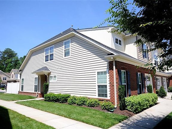 2nd image of 827 Harvest Green Ln