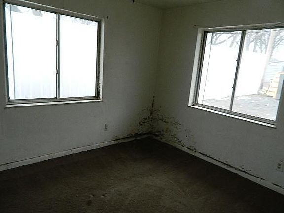 5th image of 435 Hunter Ave
