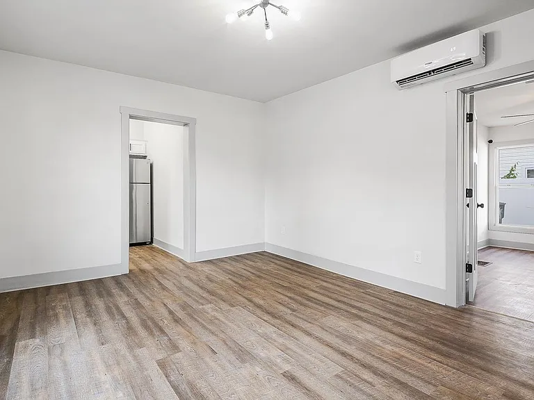 818 E Elm St #1-4 — Photo 8