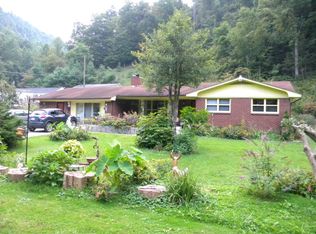 1041 Peach Rd, Raven, VA 24639