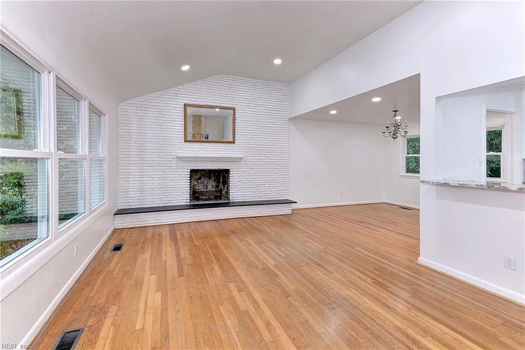 4 bed, 2046 sqft, $2,695 — Photo 4