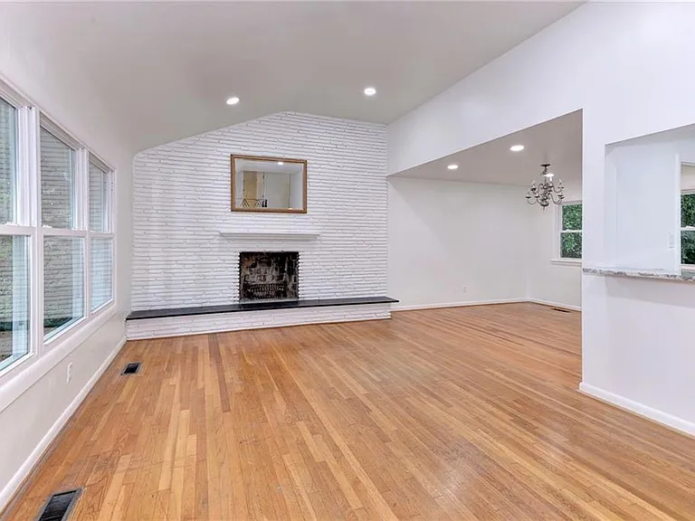 309 Corbin Dr — Photo 4