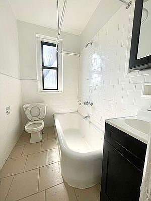 5th image of 530 Parkside Ave #4LL