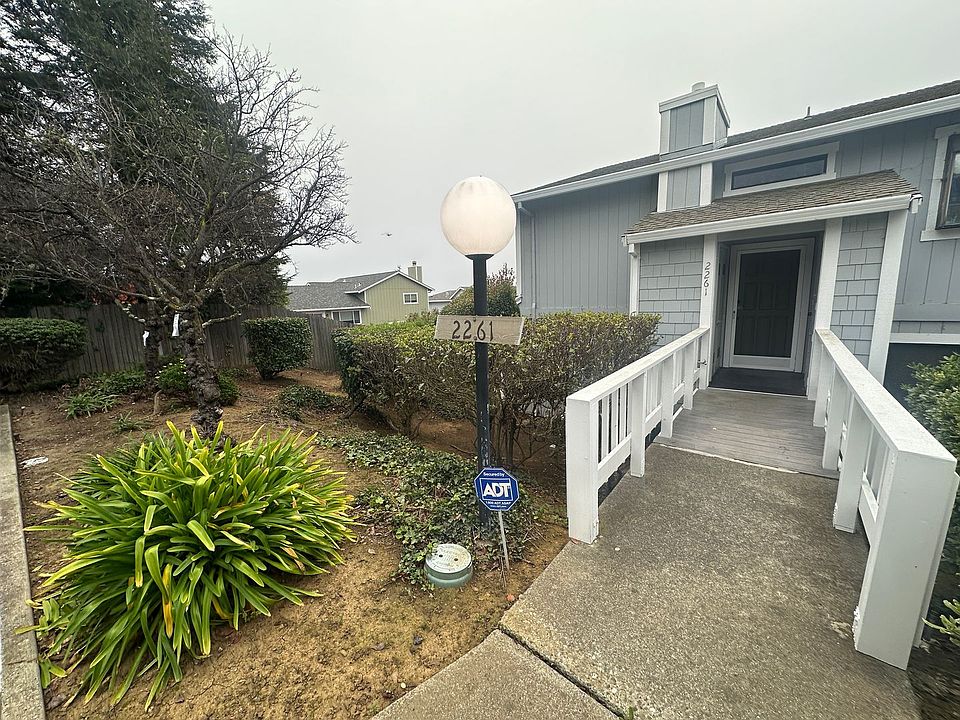 1st image of 2261 Clearview Cir