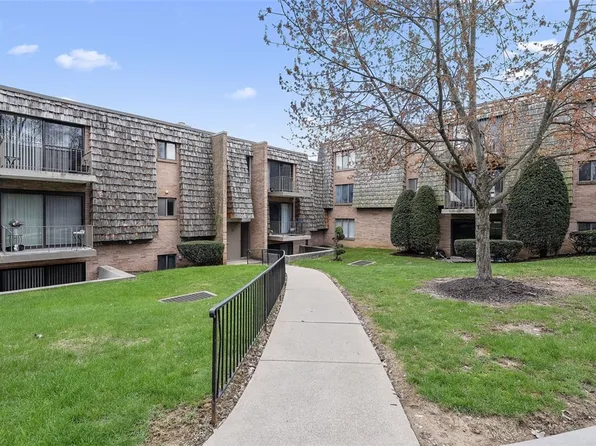1232 Forest Green Dr, Coraopolis, PA 15108