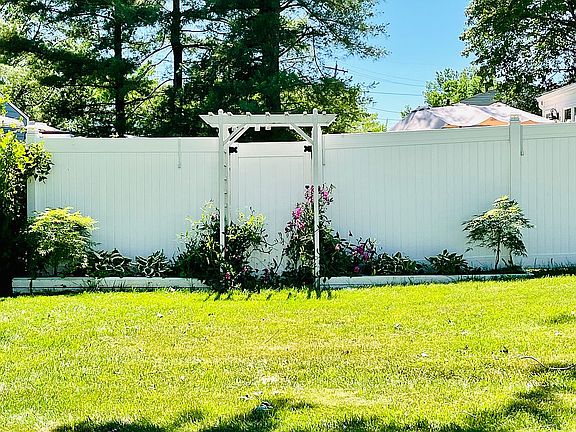 5th image of 6691 Elm Park Dr