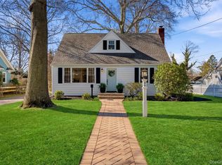 46 S Ireland Place, Amityville, NY