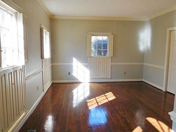 3rd image of 514 Arbutus Dr
