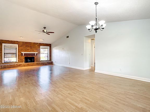 5th image of 804 Upland Dr