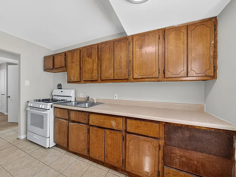10772 Spring Garden Dr — Photo 6