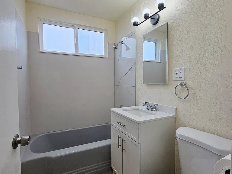 320 Skyline Dr — Photo 6