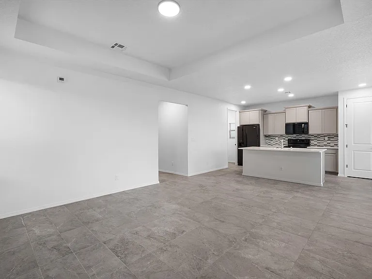 4017 Silver Springs Rd NE — Photo 13