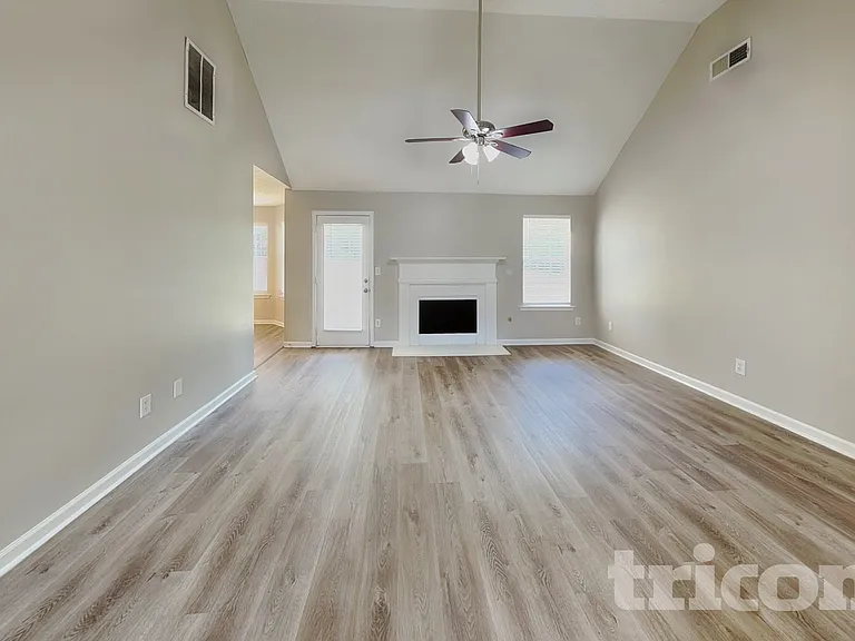 253 Cobblestone Ln — Photo 3