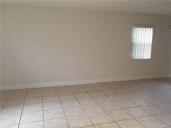 5th image of 271 Aspen Way