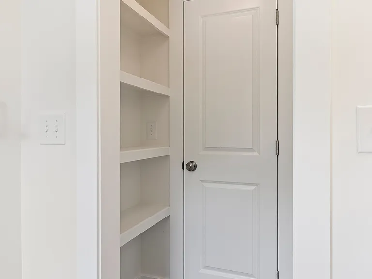 116 Winchester Dr — Photo 33