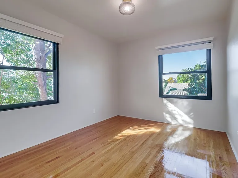 4706 Vista St #1 — Photo 15
