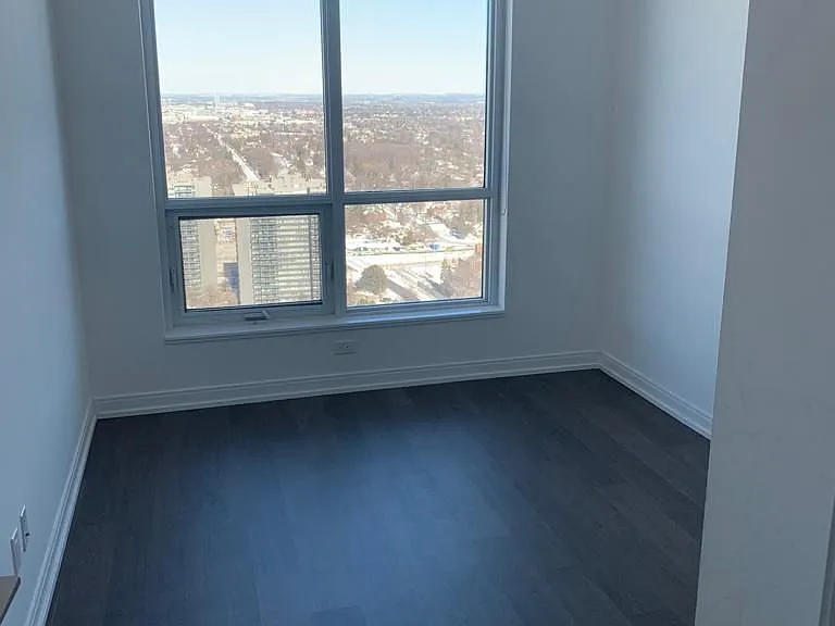255 Village Green Sq #Penthouse 08 — Photo 6