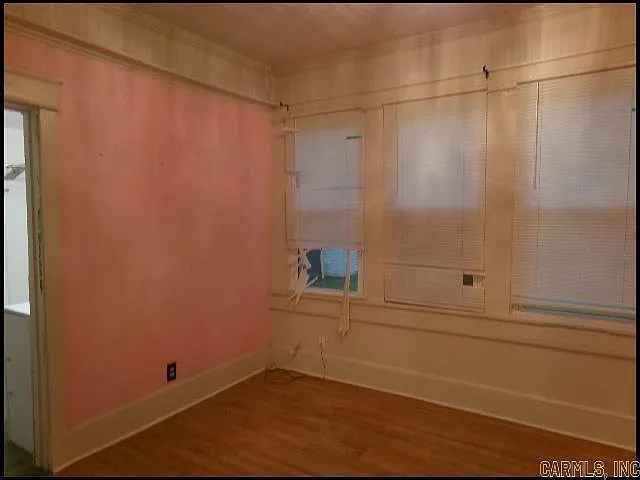 303 E Nichols St — Photo 21