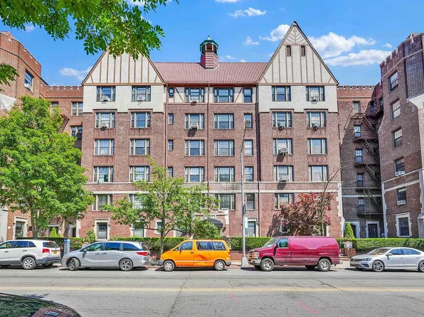 109-14 Ascan Ave #5A, Forest Hills, NY 11375