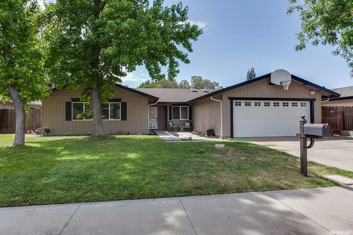 3601 Carson Oak Dr photo 1