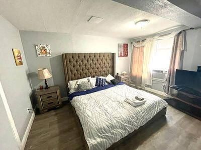 3rd image of 2403 Oswego Ave Unit 1