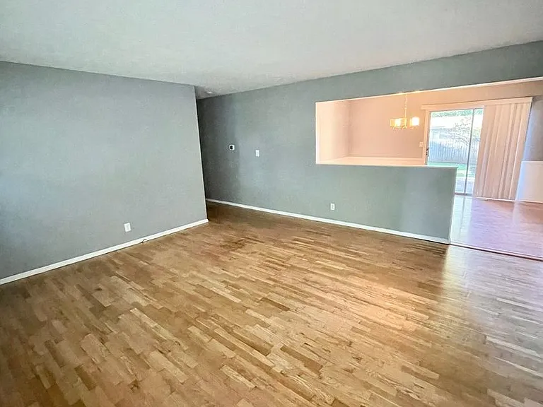 1211 E Rosebrier St — Photo 2