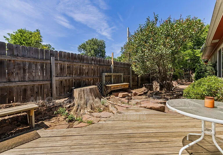 817 E Laurel St — Photo 15