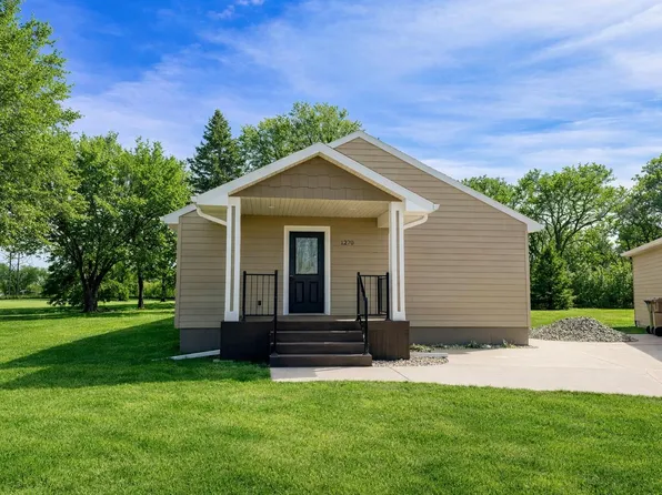 1270 S Frontier Dr, Huron, SD 57350