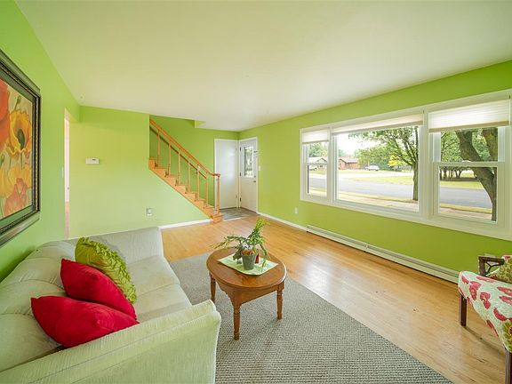 2nd image of 1008 Ida St