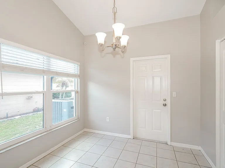 2047 Sarah Louise Dr — Photo 6