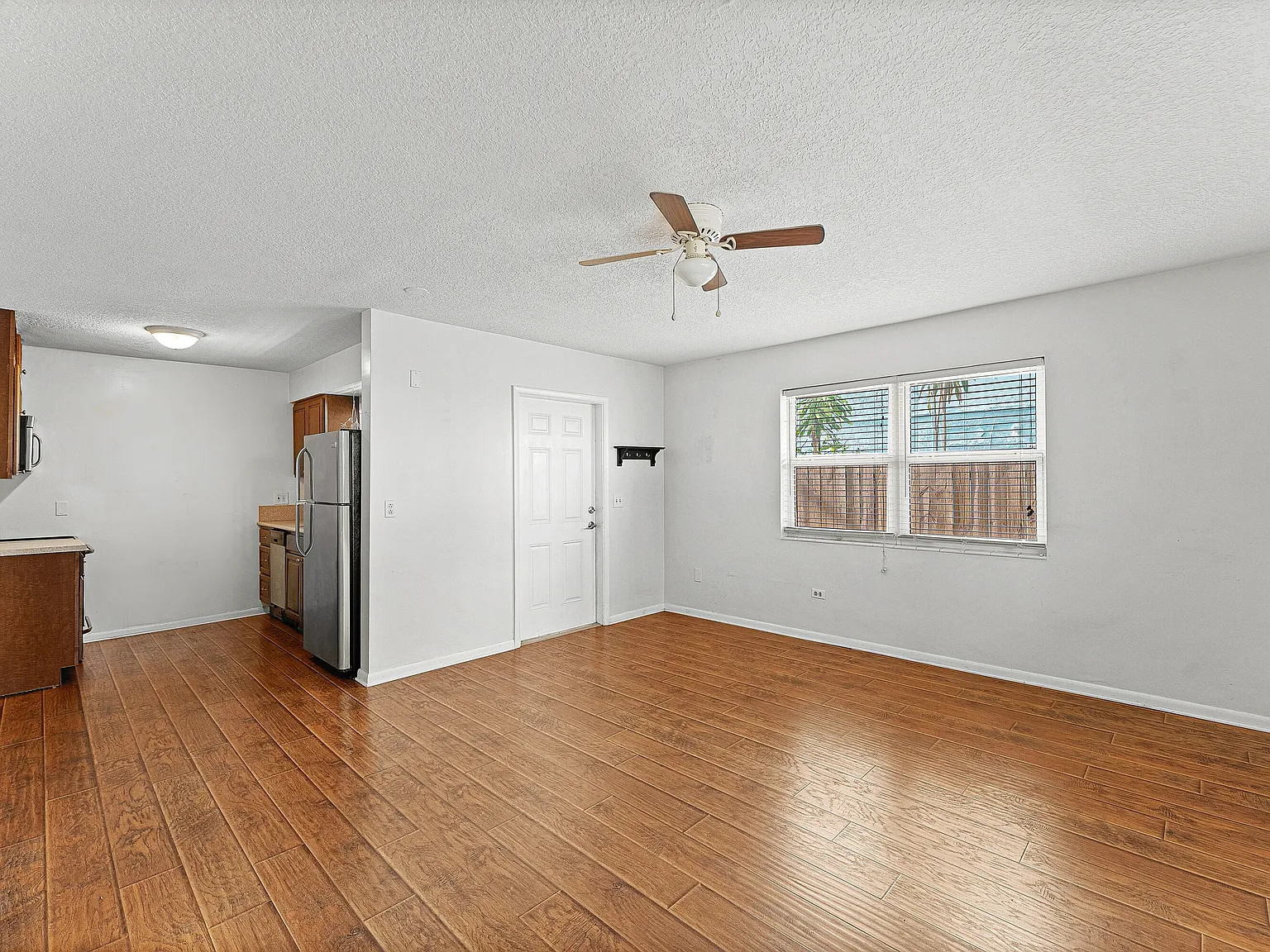1 bed, 1.0 bath, 745 sqft, $1,800 — Photo 1