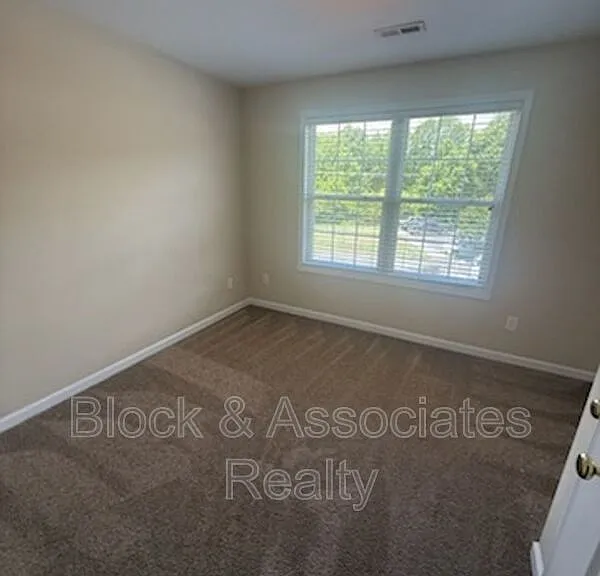 4068 Bentley Dr #B2 — Photo 7