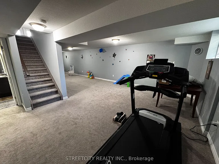 464 Commissioners Rd W #24 — Photo 15