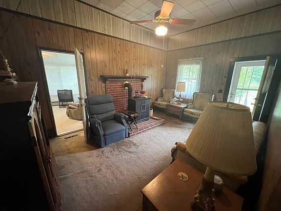 4th image of 1609 Hickory Cove Ln